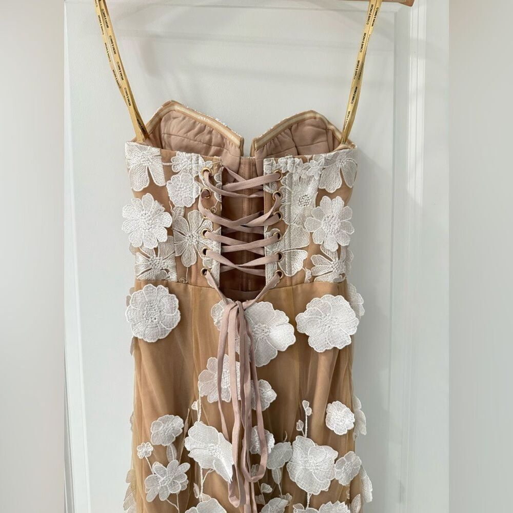 NWOT BRONX AND ABNCO Jasmine Strapless Floral Wedding Bridal Gown in White - Picture 8 of 11